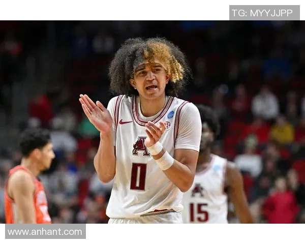 安东尼奥-布莱克尼在CBA联赛中频频刷爆数据，备受关注