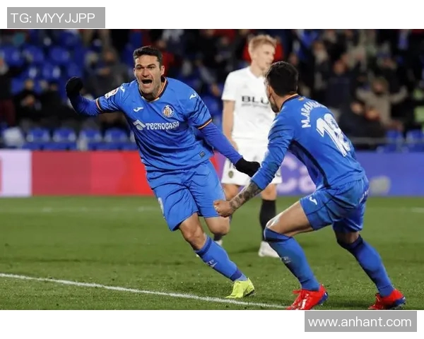 塞维利亚2比0完胜赫塔菲，继续追逐西甲前四