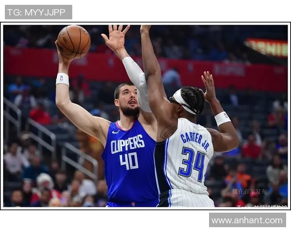 快船队主场不敌猛龙队，洛杉矶夜空下的震撼一战