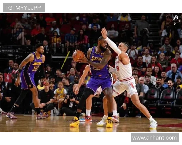 火箭队主场不敌湖人，詹姆斯砍下三双带队逆转取胜